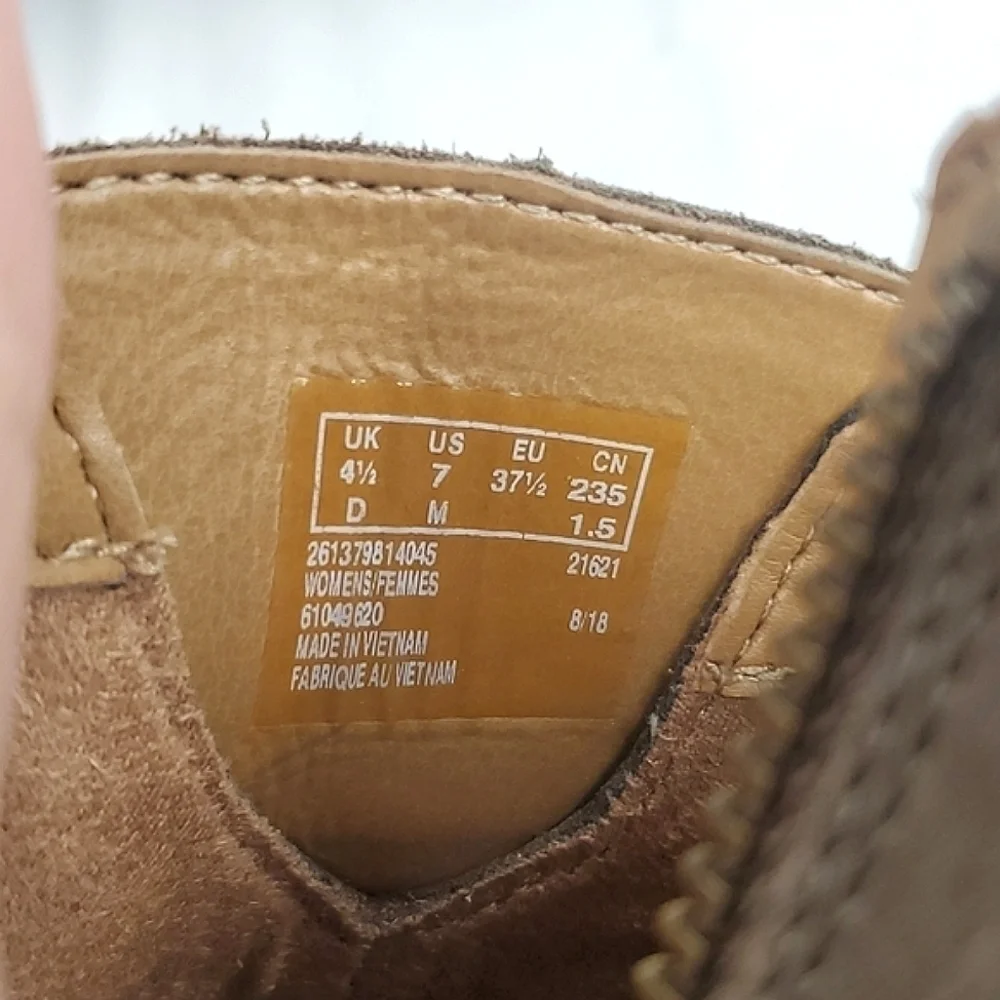 Clarks Unstructured‎ Brown Suede Booties